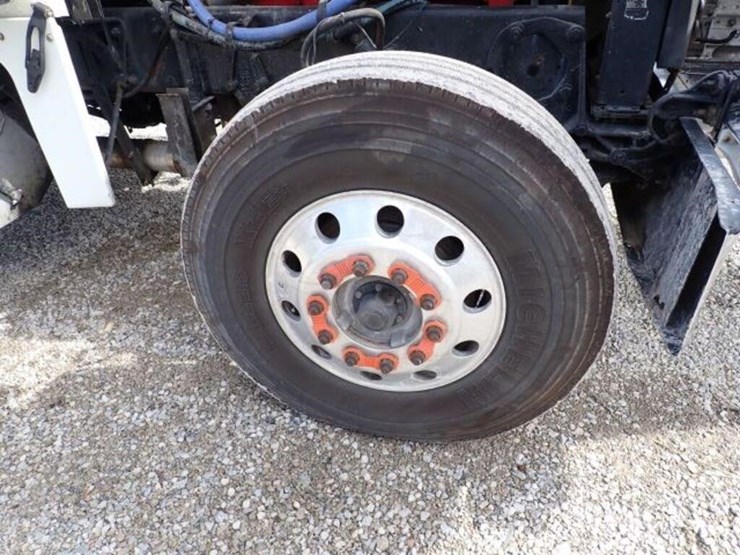2004-peterbilt-379-image-32