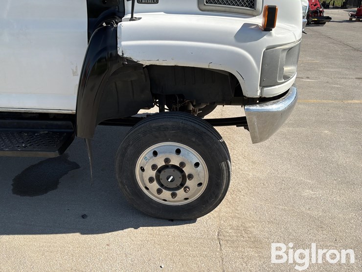 2008-gmc-5500-image-16
