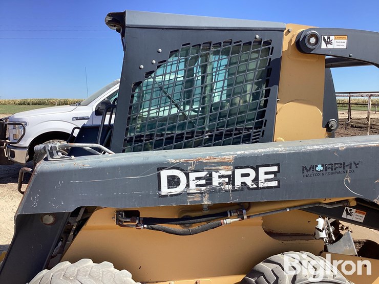 2011-deere-326d-image-10
