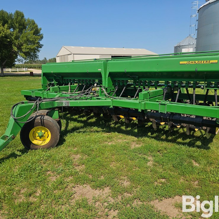 JOHN DEERE 750