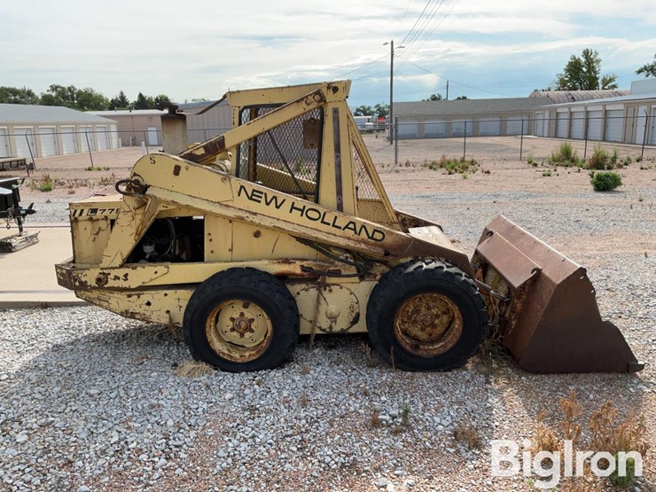 new-holland-l779-image-4