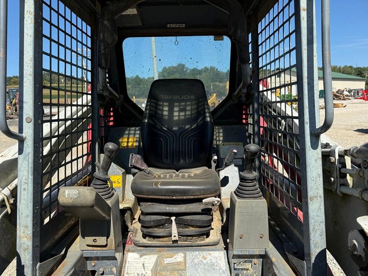 2013-takeuchi-tl230-image-20