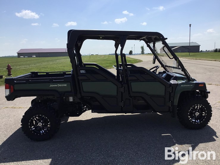 2025-john-deere-gator-image-4