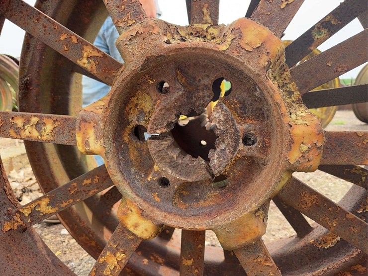 john-deere-12-image-8