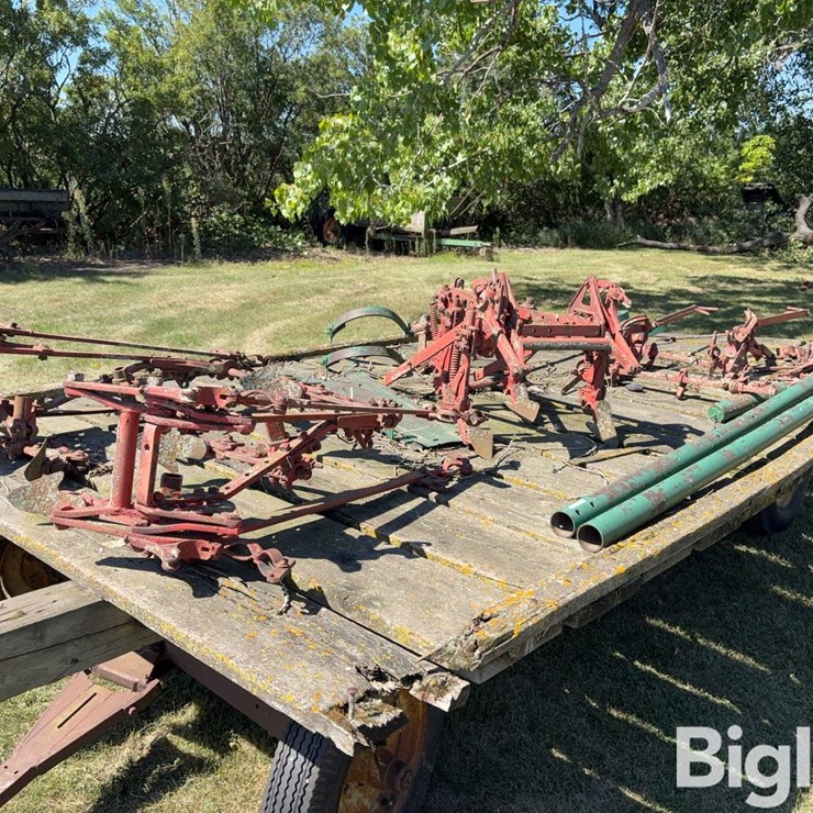 Oliver Mounted 4R32” Cultivator