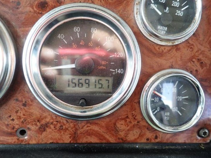 2004-peterbilt-379-image-21