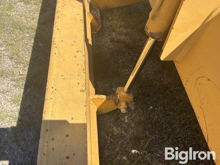 2009-caterpillar-cp56-image-11