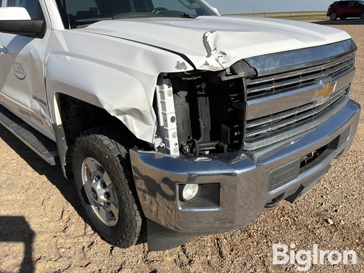 2015-chevrolet-silverado-2500-image-11