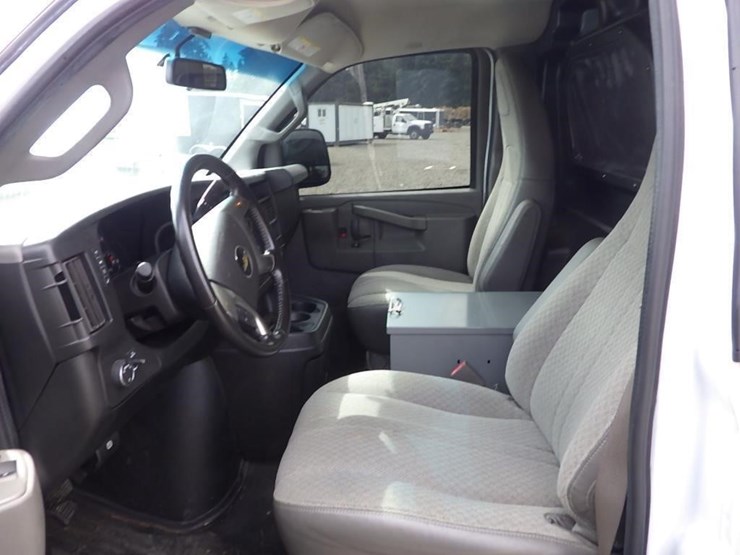 2017-utility-van-image-26