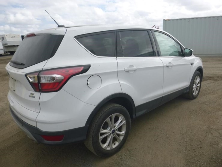 2017-ford-escape-image-3