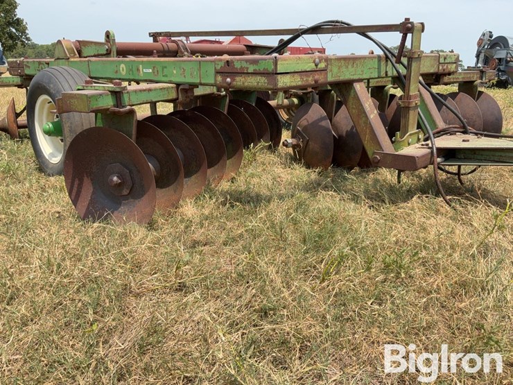 john-deere-12-image-9