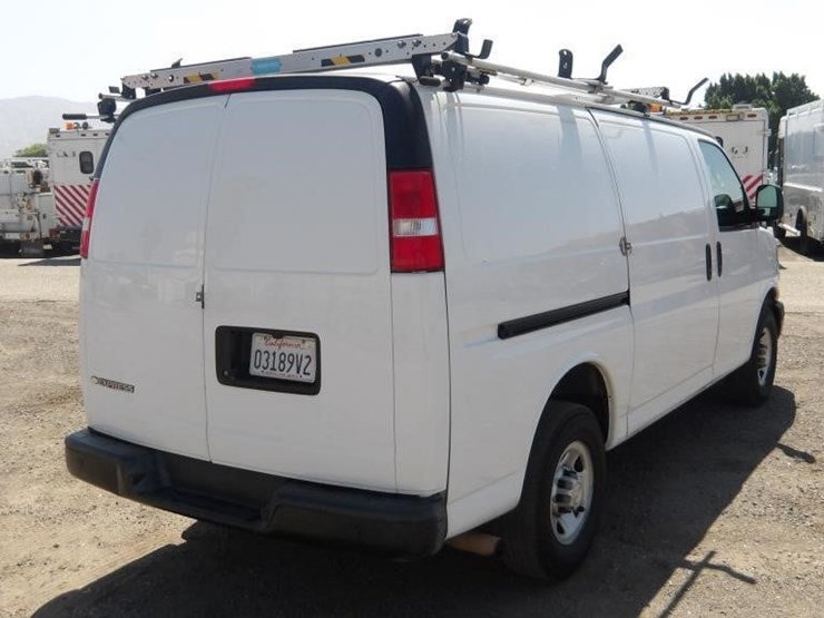 2019-chevrolet-express-2500-image-3