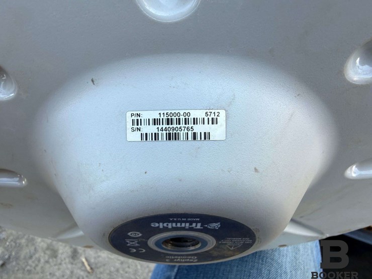 trimble-tmx-2050-monitor,-gnss-receivers-&-base-station-kit-image-7