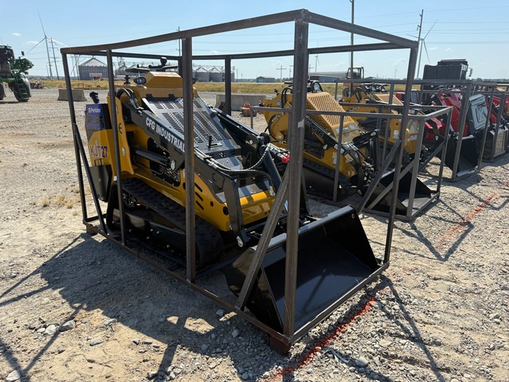 #76-•-unused-2026-cfg-kjt27-stand-on-skid-steer-loader-kjt272026m0622193-inv#4561-image-2