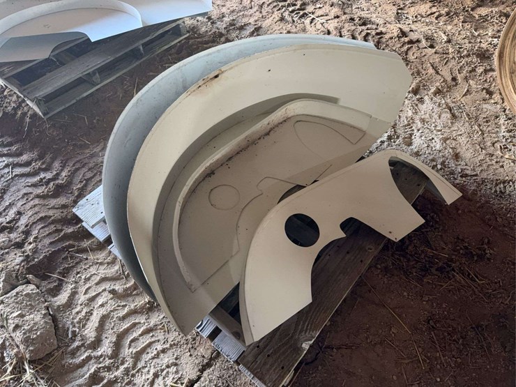 international-8-16-fenders-image-3