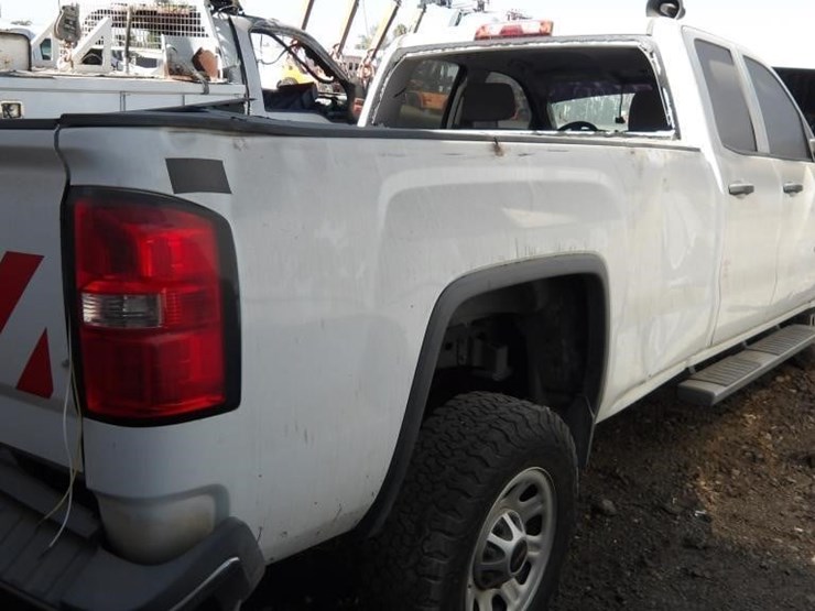 2015-gmc-sierra-3500-image-4