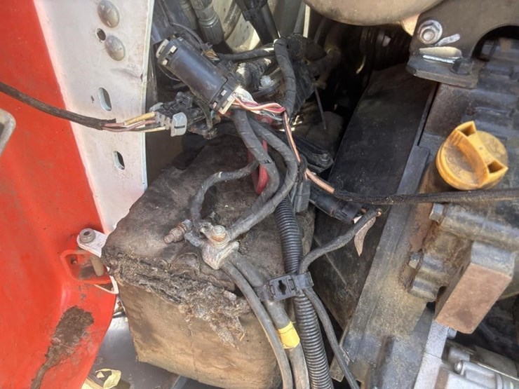2017-bobcat-s740-image-37