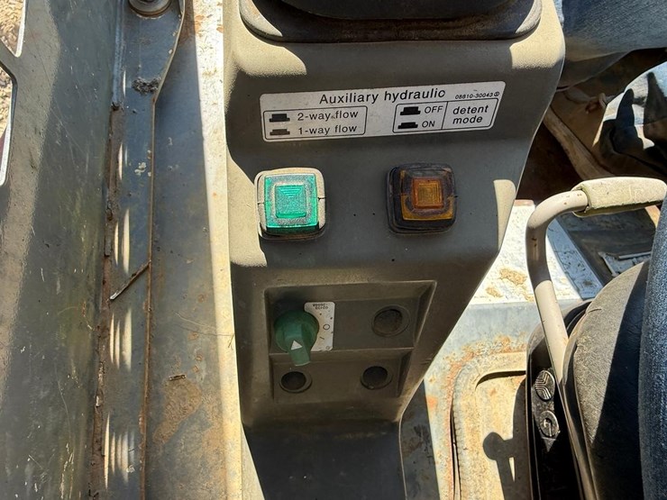 2013-takeuchi-tl230-image-26