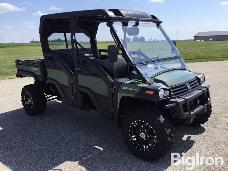2025-john-deere-gator-image-3