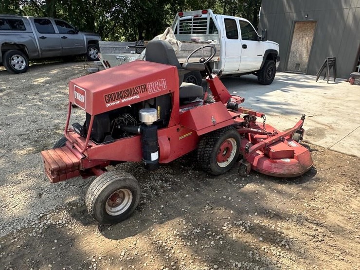 toro-groundsmaster-322d-image-2