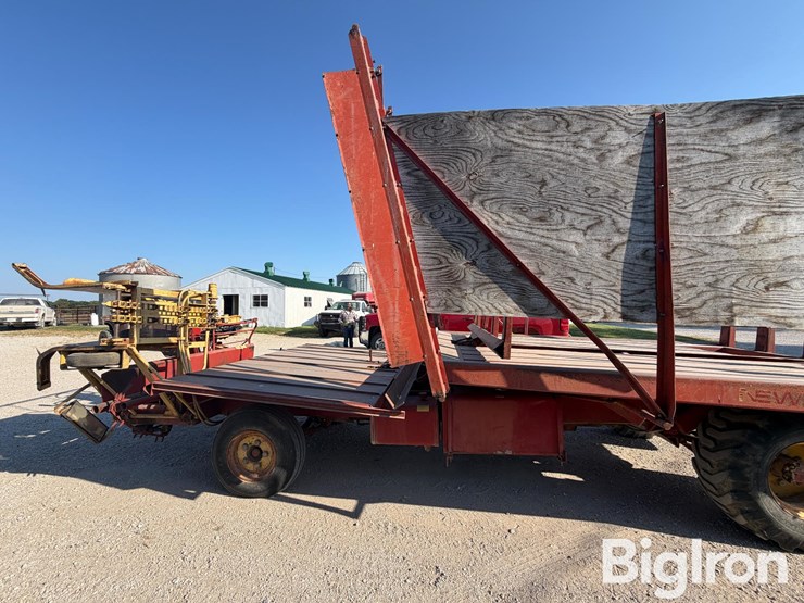 new-holland-1047-image-8