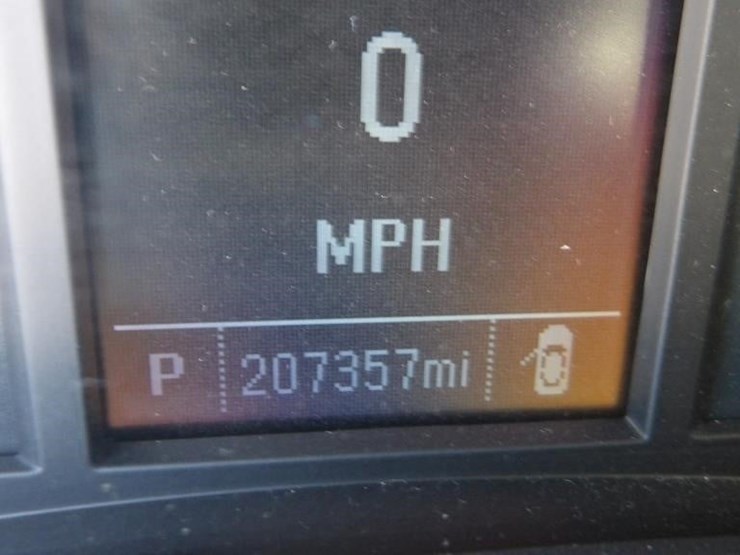 2015-chevrolet-tahoe-image-19