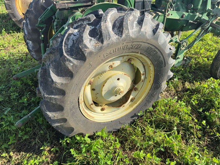 john-deere-320-image-9