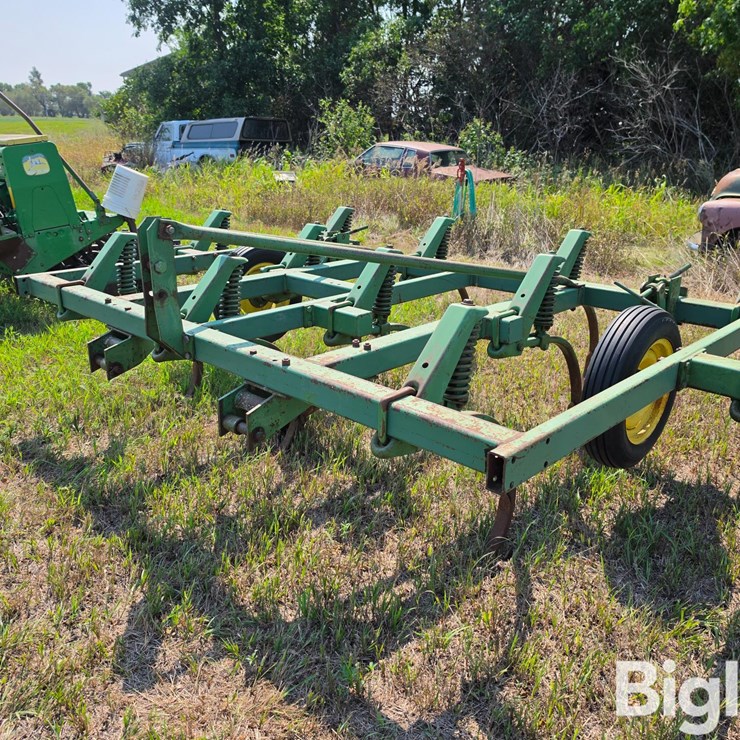 JOHN DEERE 1610