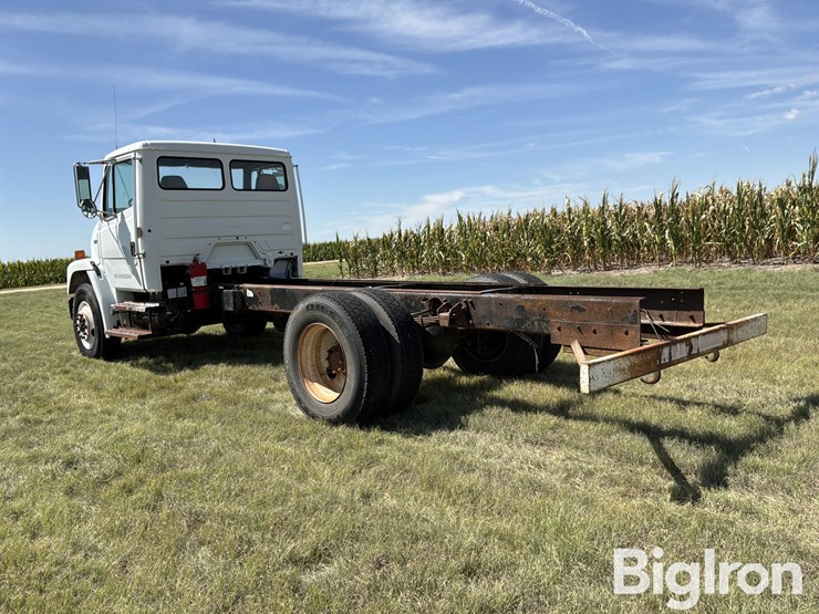 1999-freightliner-fl70-image-7