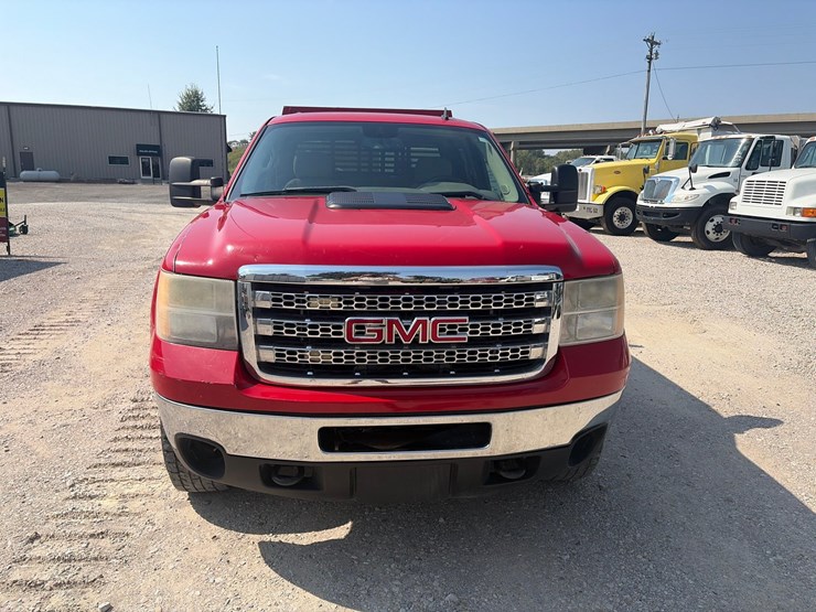 2013-gmc-sierra-3500-image-3