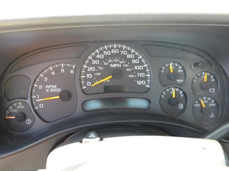 2005-chevrolet-silverado-2500-image-16