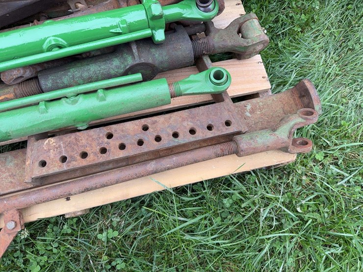 john-deere-dubuque-3-point-hitch-parts-image-3