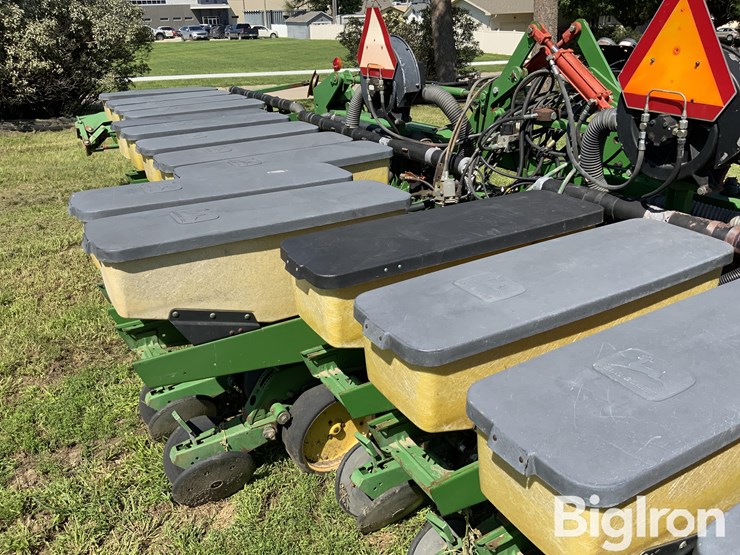 john-deere-7300-image-12