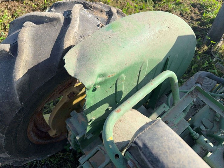 john-deere-330-image-15