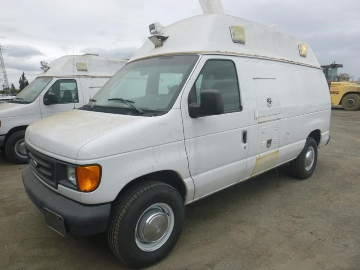 2003-ford-econoline-350-image-1