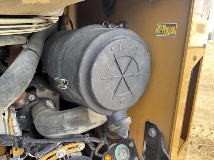 2021-caterpillar-299d3-image-49