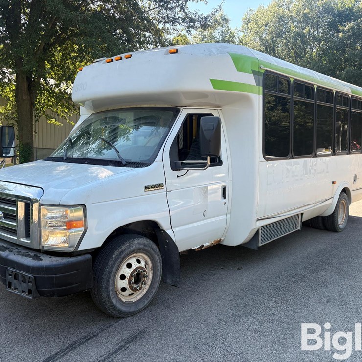 2010 FORD E450