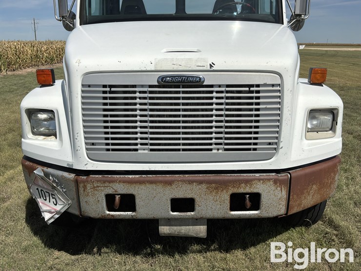 1999-freightliner-fl70-image-10