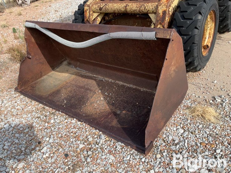 new-holland-l779-image-9