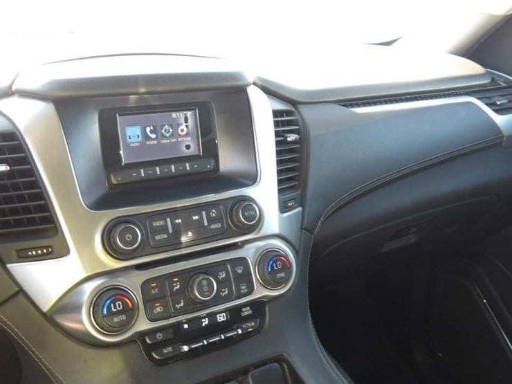 2015-chevrolet-tahoe-image-21