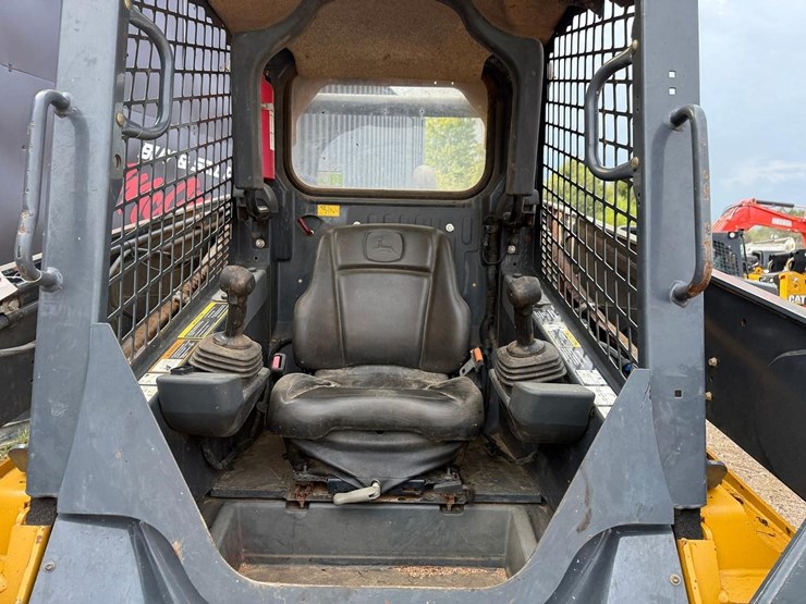 2020-deere-333g-image-12