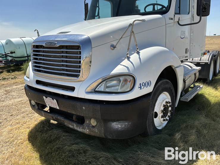 2007-freightliner-columbia-120-image-9