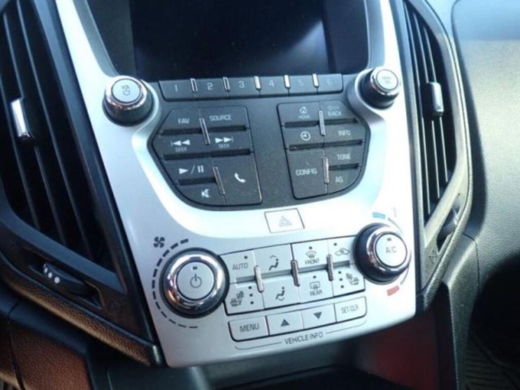 2017-chevrolet-equinox-image-18