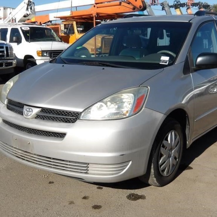 2005 TOYOTA SIENNA