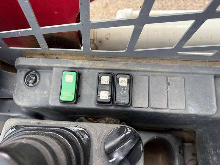 2020-takeuchi-tl8-image-25
