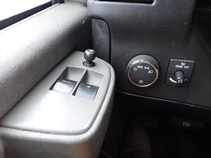 2016-utility-van-image-43