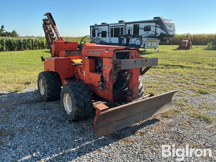 ditch-witch-r65-2-image-3