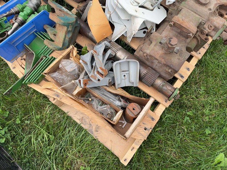 john-deere-dubuque-hydraulic-parts-image-2