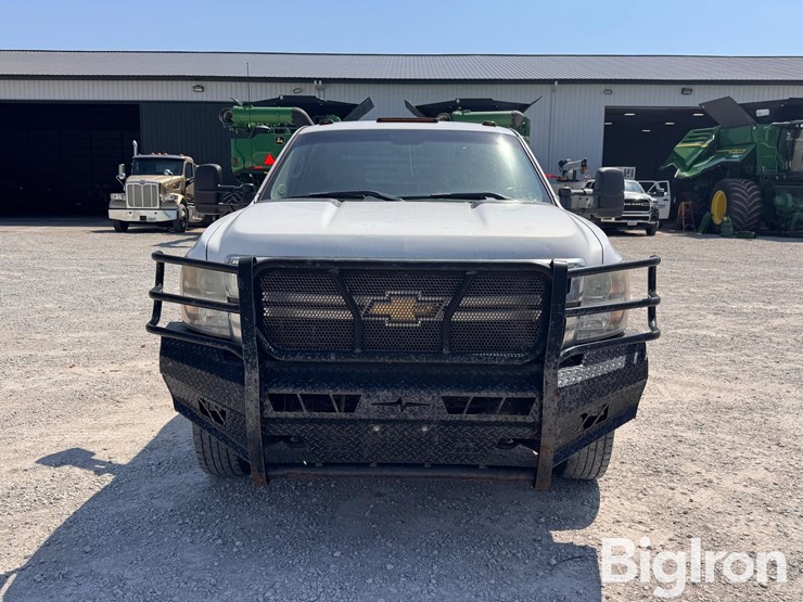 2011-chevrolet-silverado-3500-image-2