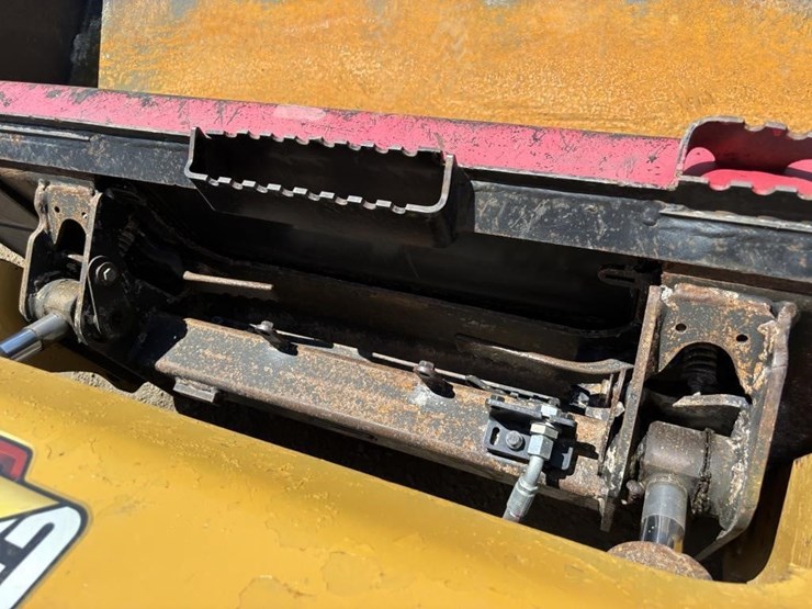 2020-caterpillar-289d3-image-14